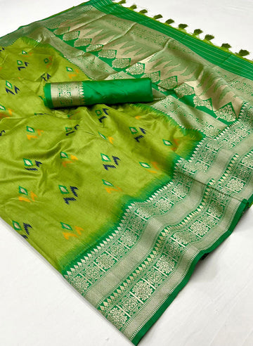 Lime Green Hand Woven Contrast Pallu Border Silk Saree for Festival
